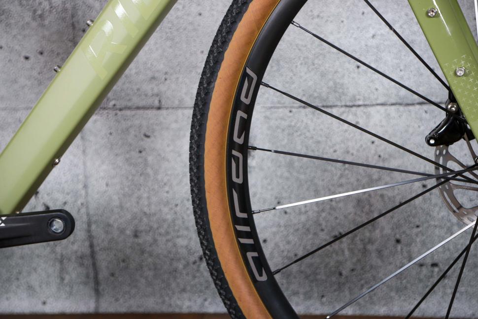 2022 Ribble Gravel ALe Sport SRAM Apex 1x - rim.jpg