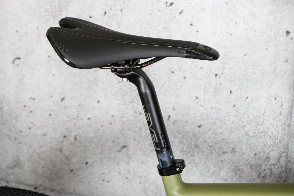 2022 Ribble Gravel ALe Sport SRAM Apex 1x - saddle 2.jpg