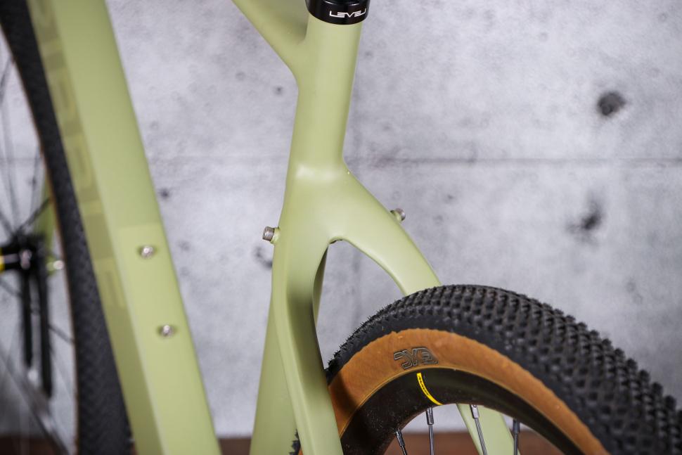 2022 Ribble Gravel ALe Sport SRAM Apex 1x - seat stays.jpg