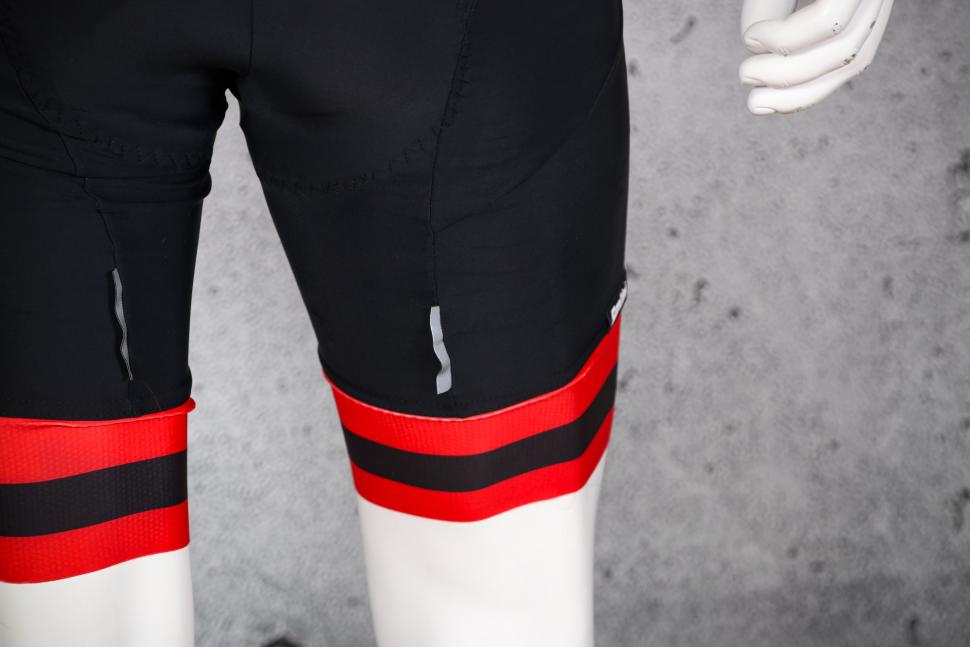 2022 Santini Karma Kinetic Mens bib shorts - cuff back.jpg
