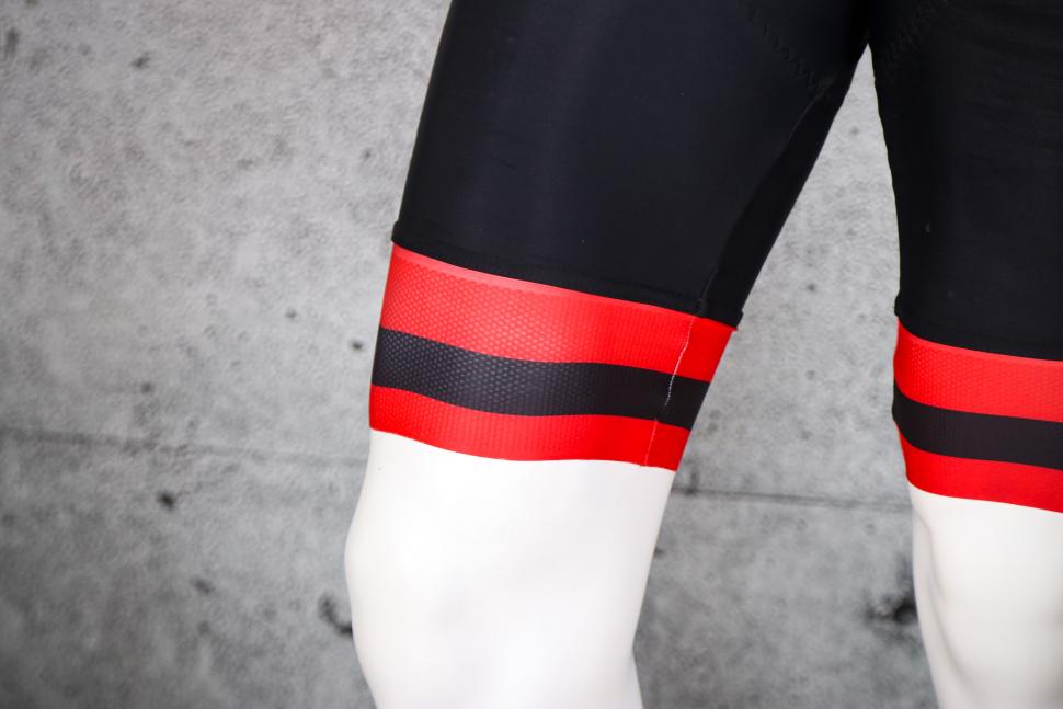 2022 Santini Karma Kinetic Mens bib shorts - cuff.jpg