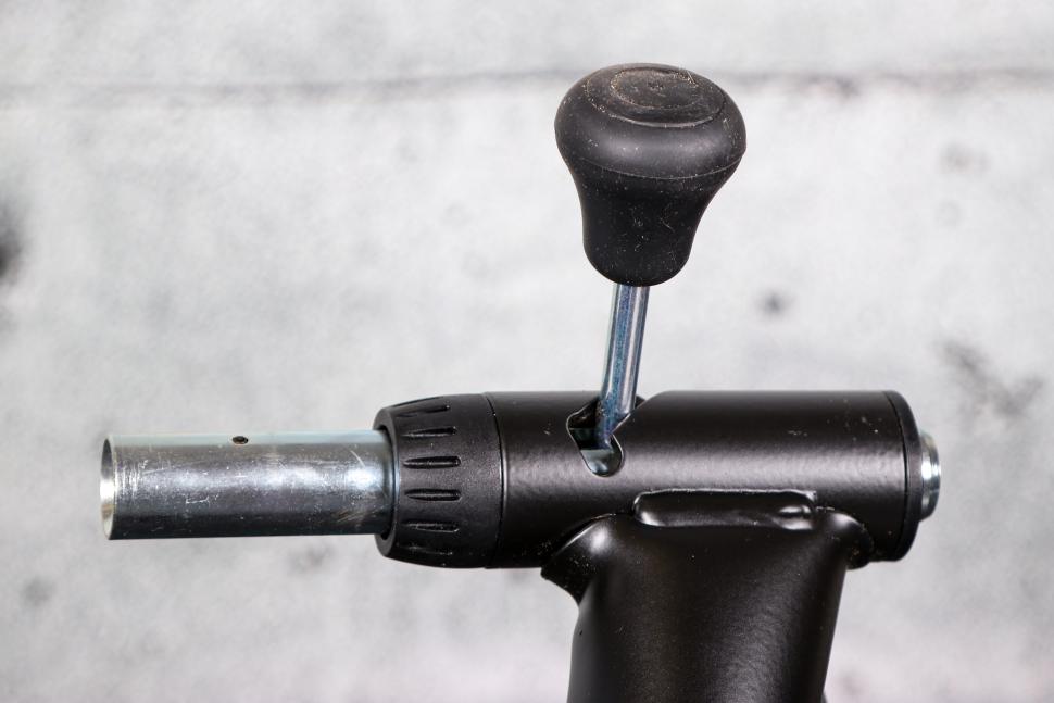 2022 Saris M2 Smart Trainer - clamp 1.jpg