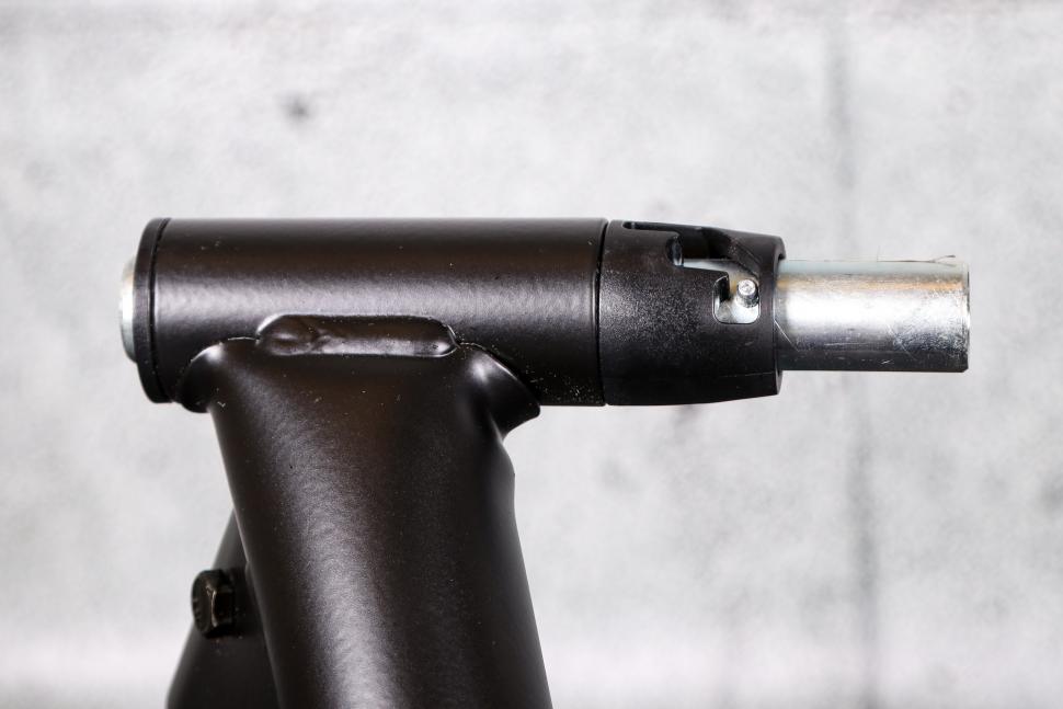 2022 Saris M2 Smart Trainer - clamp 2.jpg