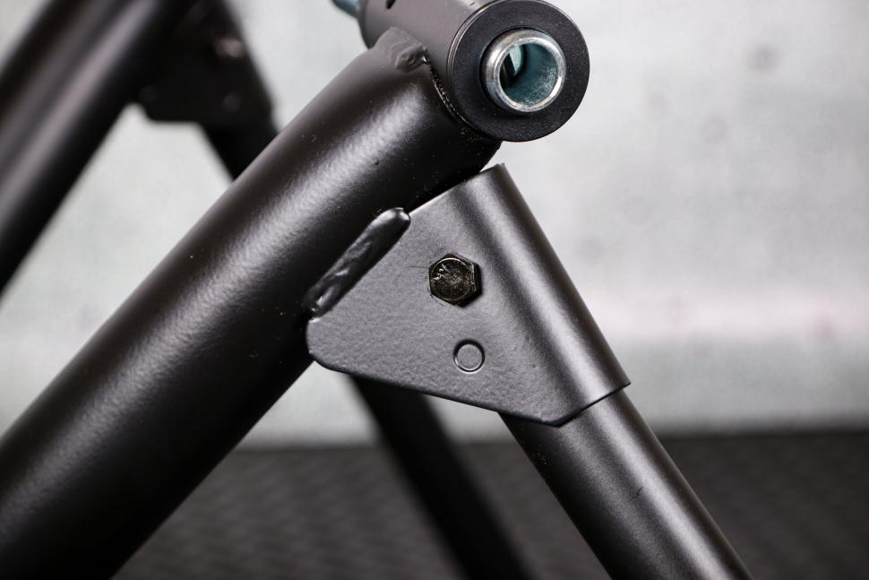 2022 Saris M2 Smart Trainer - hinge.jpg