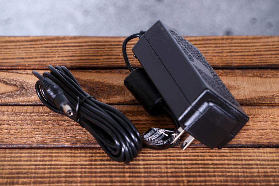 2022 Saris M2 Smart Trainer - power lead.jpg