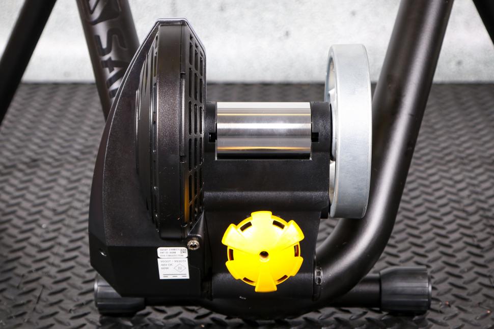 2022 Saris M2 Smart Trainer - resistance unit 2.jpg