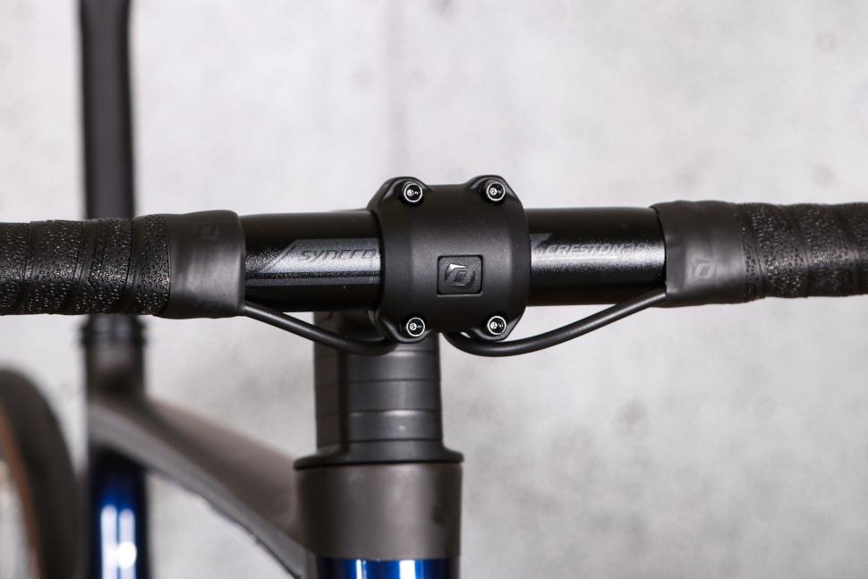 2022 Scott Addict 10 - bars 2.jpg