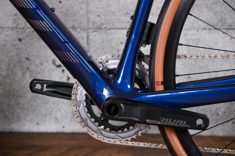 2022 Scott Addict 10 - bottom bracket.jpg