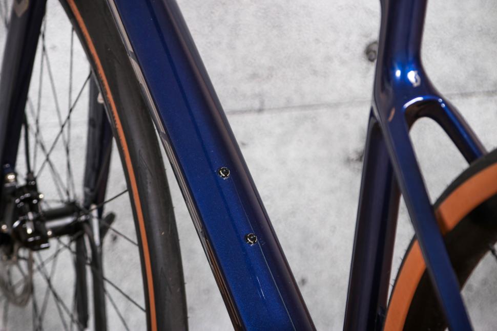 2022 Scott Addict 10 - down tube bosses.jpg