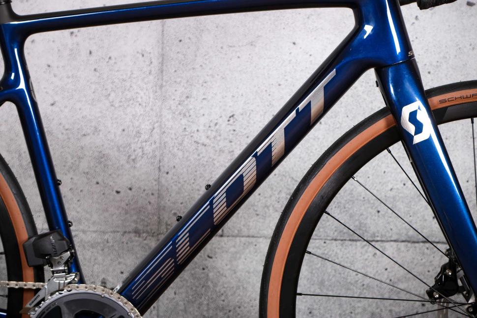 2022 Scott Addict 10 - downtube.jpg