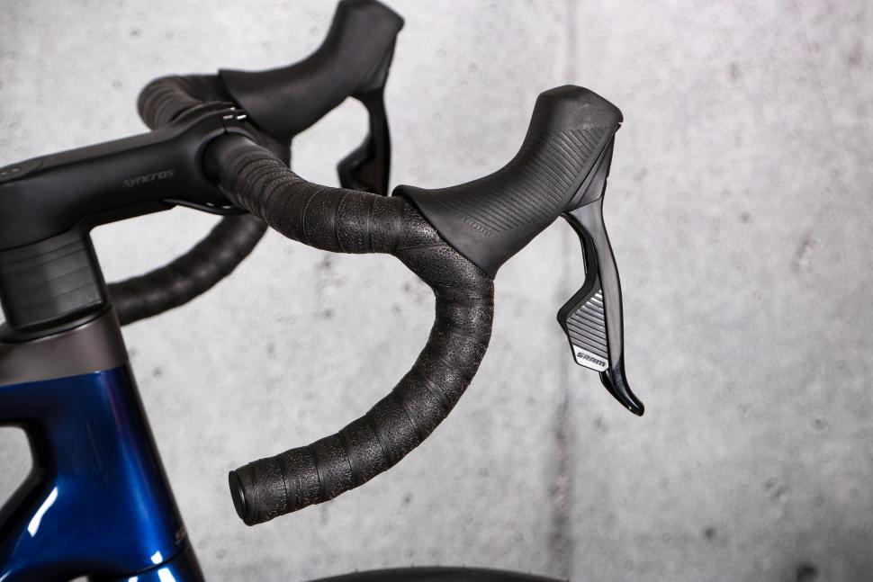 2022 Scott Addict 10 - drop bar and lever.jpg