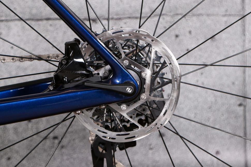 2022 Scott Addict 10 - rear disc brake.jpg
