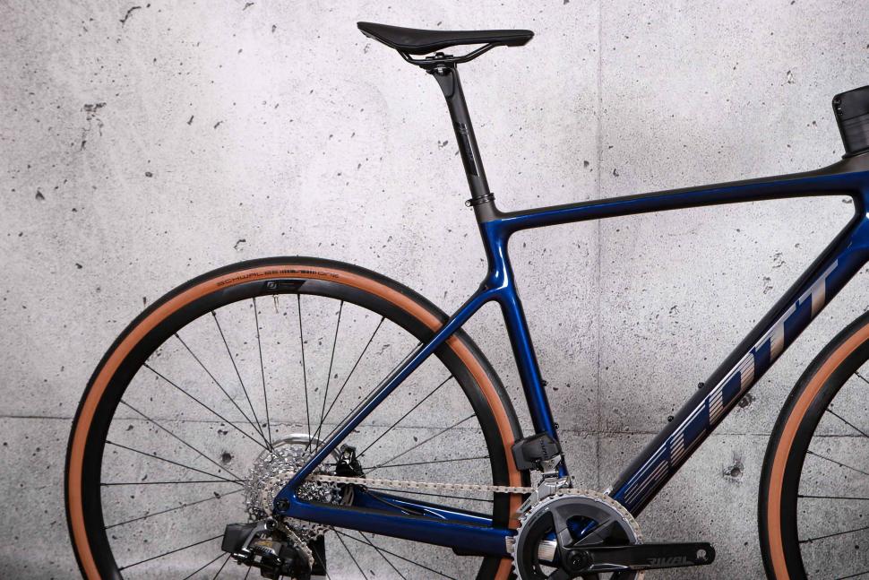 2022 Scott Addict 10 - rear.jpg