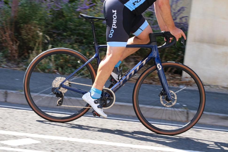 2022 Scott Addict 10 - riding 3.jpg