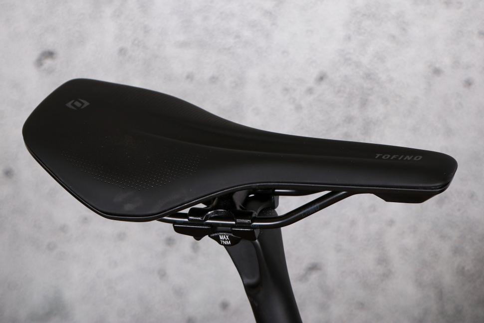 2022 Scott Addict 10 - saddle 1.jpg