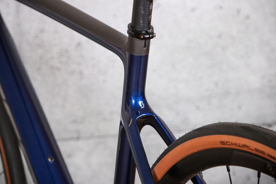 2022 Scott Addict 10 - seat stays.jpg