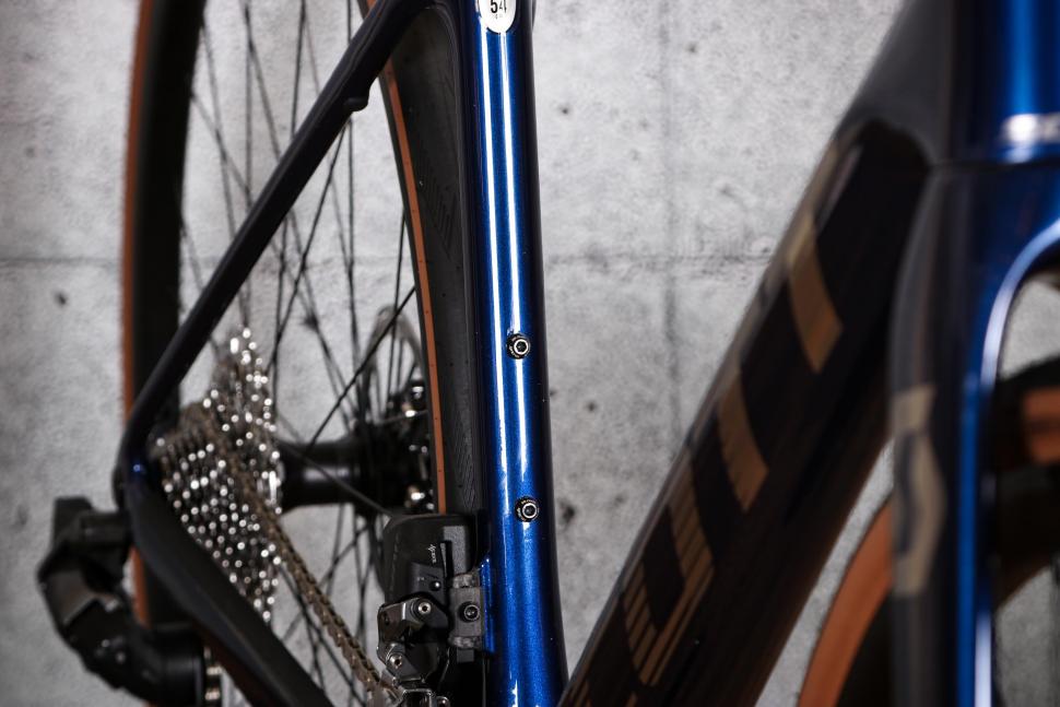 2022 Scott Addict 10 - seat tube bosses.jpg