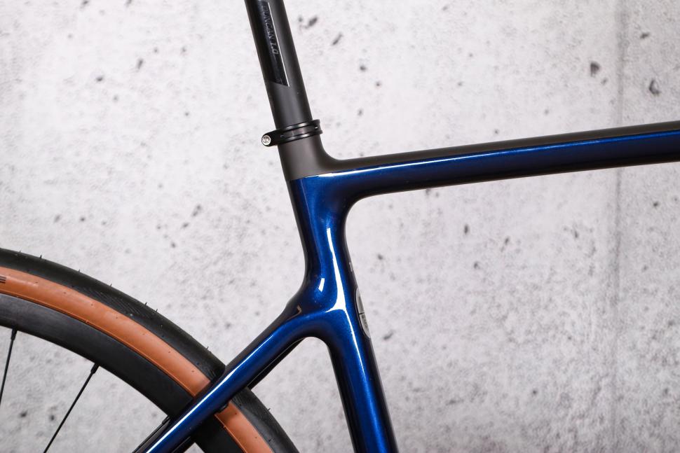 2022 Scott Addict 10 - seat tube junction.jpg