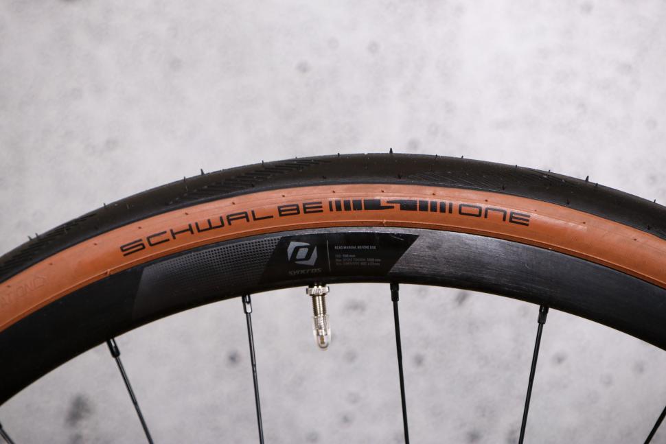 2022 Scott Addict 10 - tyre.jpg
