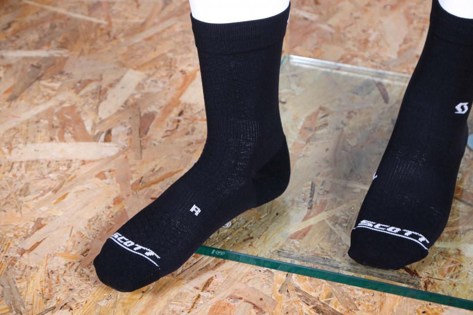 2022 Scott Performance Crew Socks 2.jpg