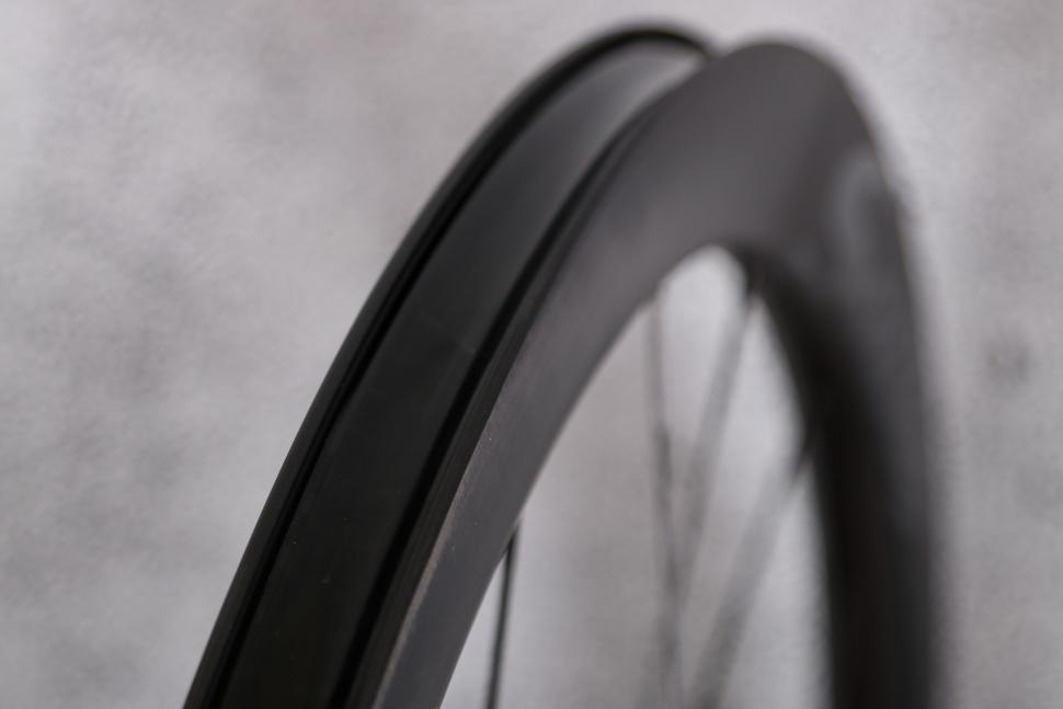 2022 Scribe Élan Wide+ 42-D wheelset - rim bed.jpg