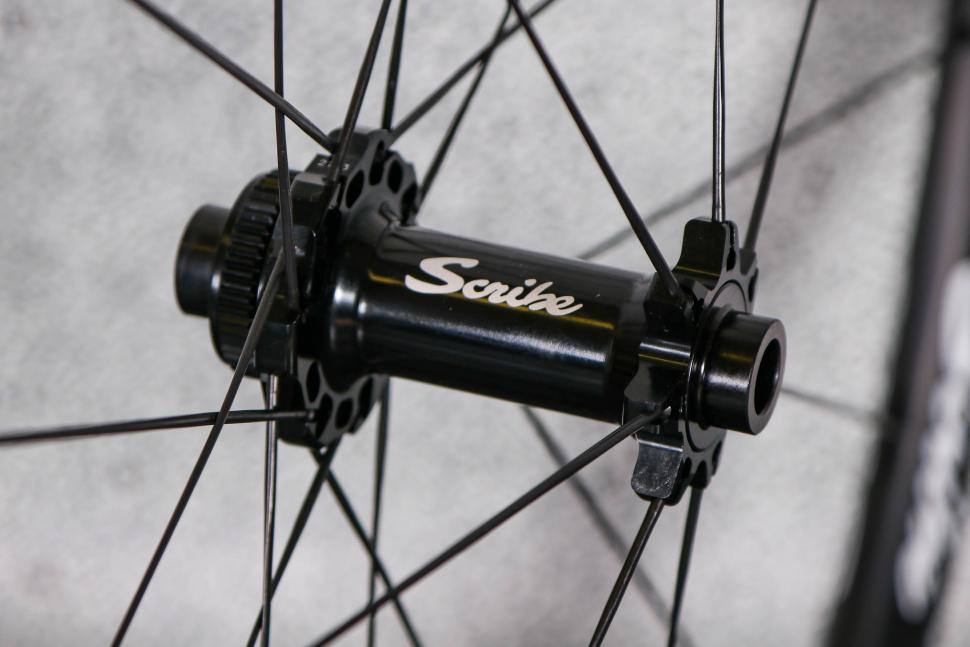 2022 Scribe Race-D Wide+ - front hub.jpg