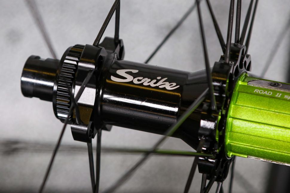 2022 Scribe Race-D Wide+ - rear hub 2.jpg