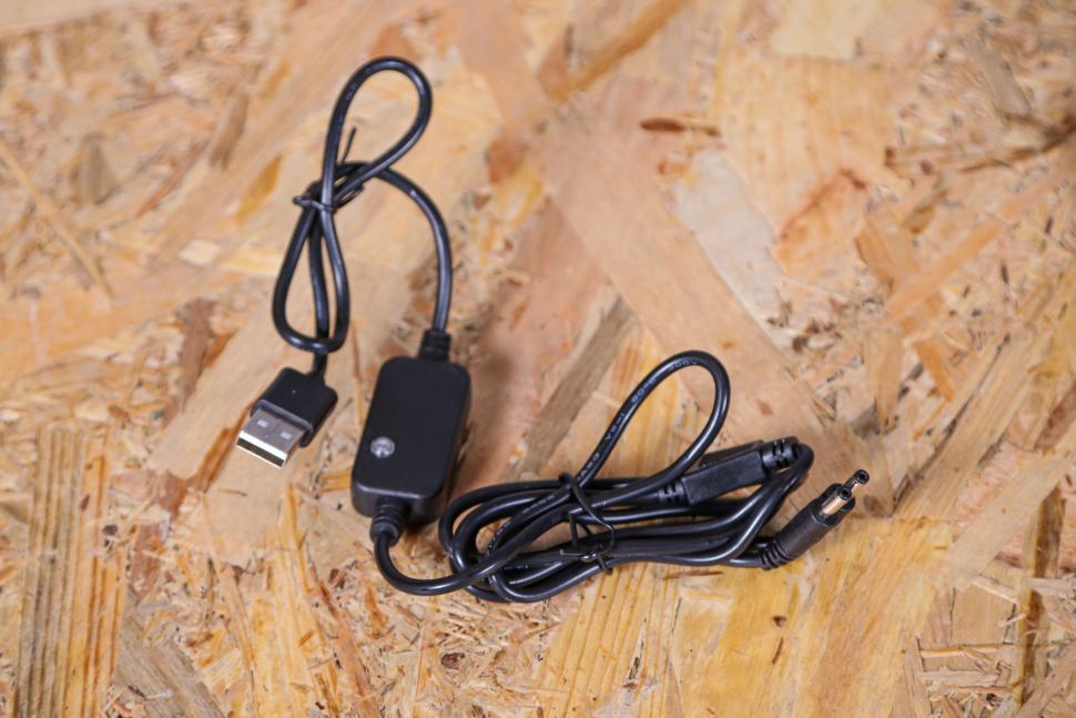 2022 Sealskinz Waterproof Heated Cycle Glove - charging cable 1.jpg