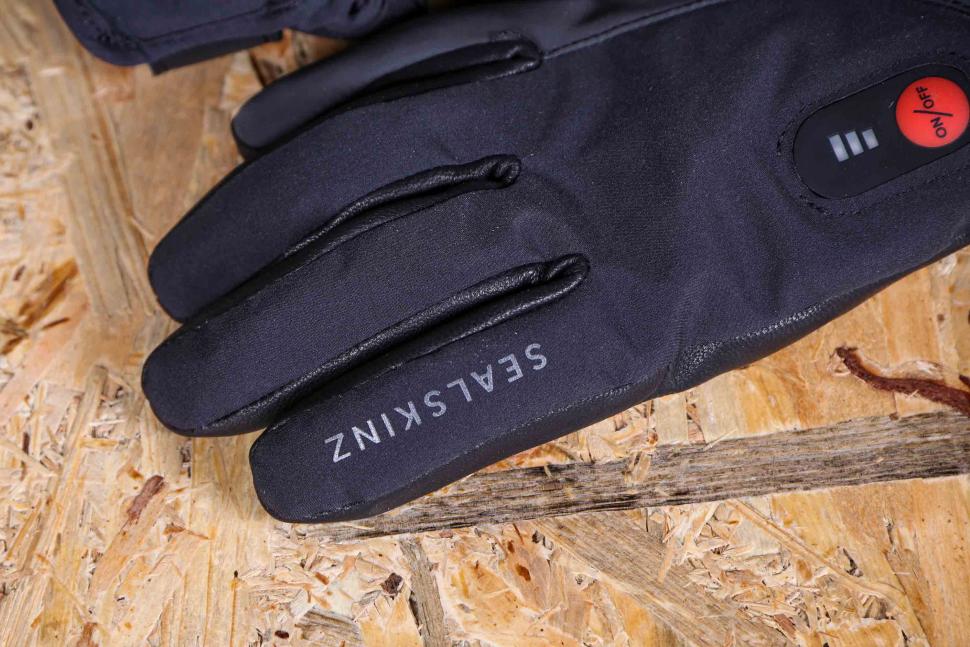 2022 Sealskinz Waterproof Heated Cycle Glove - finger logo.jpg