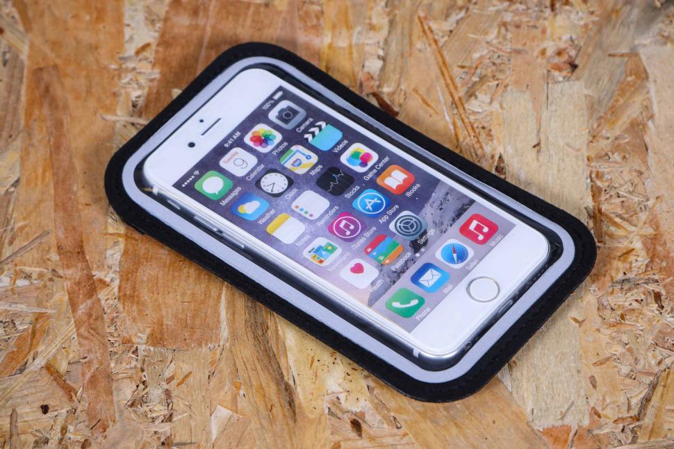 2022 Shapeheart Smartphone mount for bike - in case.jpg