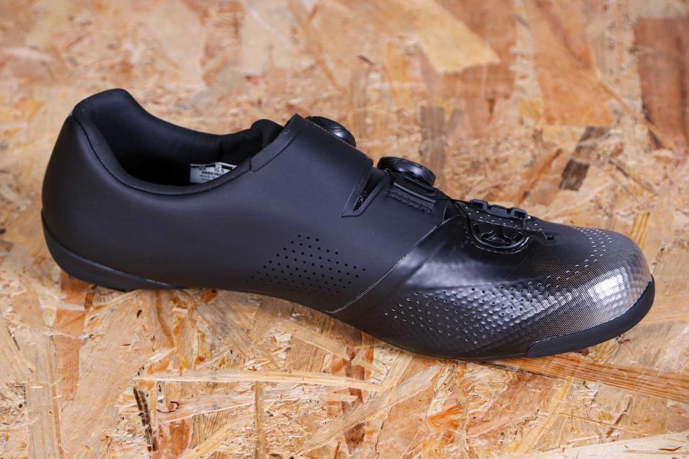 2022 Shimano RC7 SPD-SL Shoes - in step.jpg