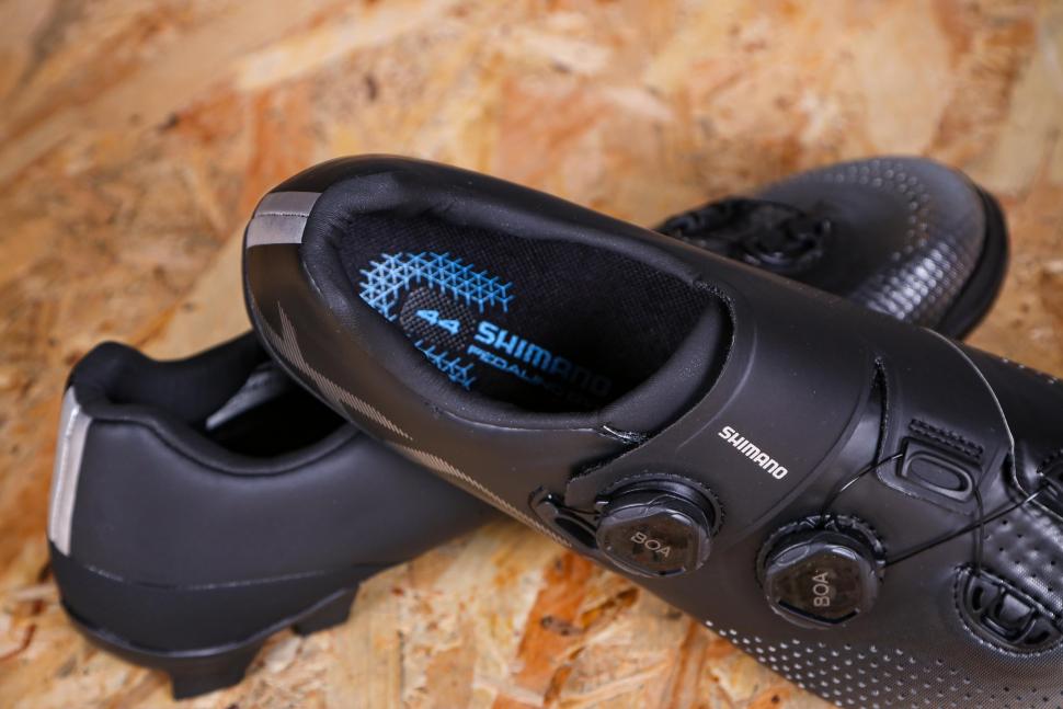 2022 Shimano XC7 SPD Shoes - opening.jpg