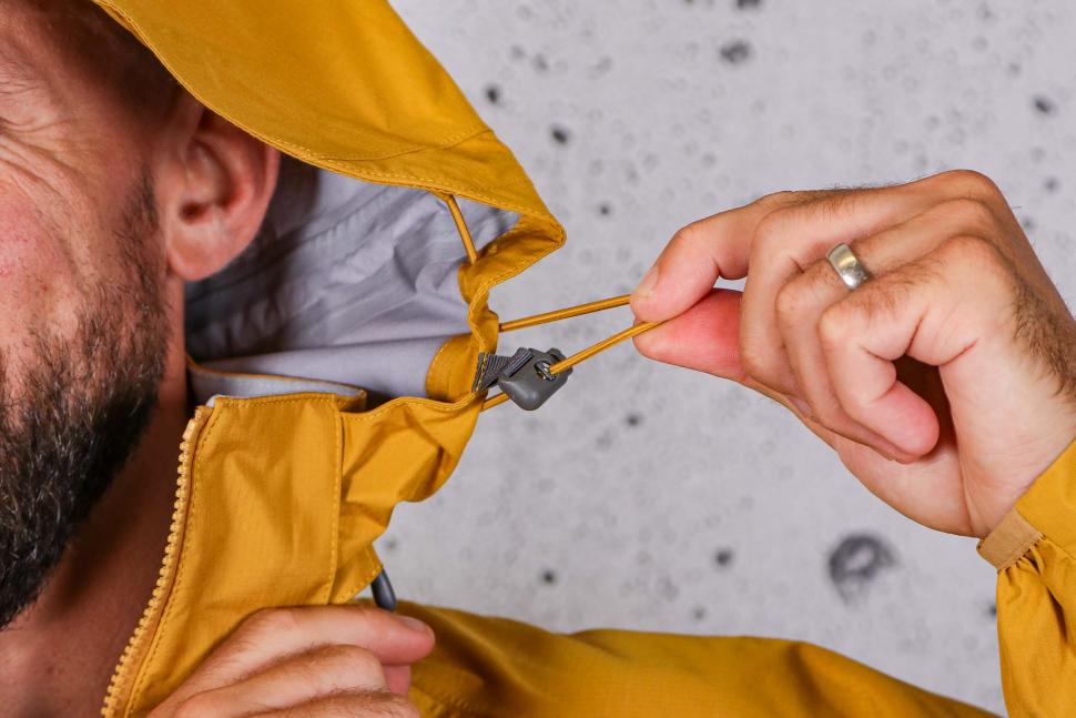 2022 Showers Pass Mens EcoLyte Elite Jacket - hood toggle.jpg