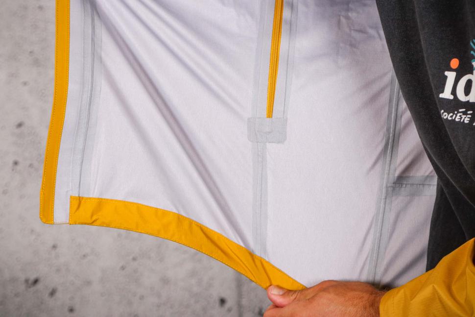 2022 Showers Pass Mens EcoLyte Elite Jacket - taped seams.jpg