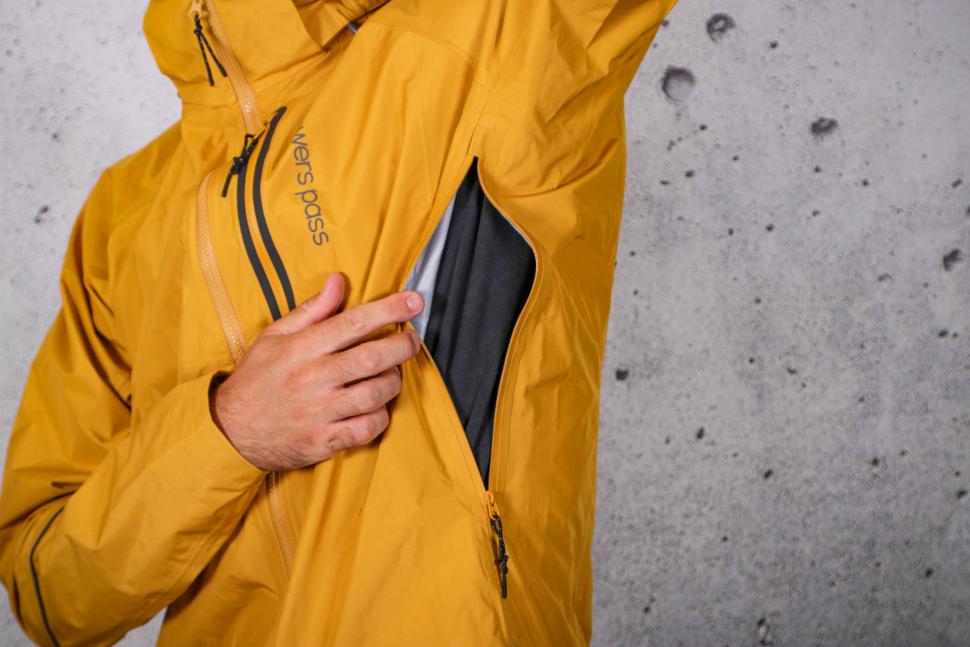 2022 Showers Pass Mens EcoLyte Elite Jacket - vent.jpg