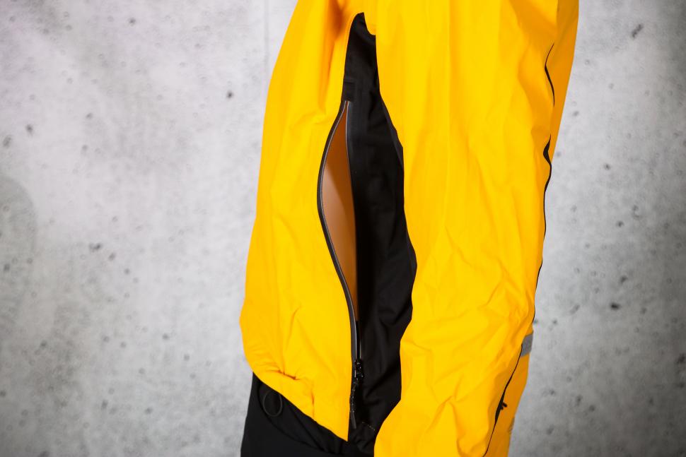 2022 Showers Pass Spring Classic Jacket - zipped vent.jpg