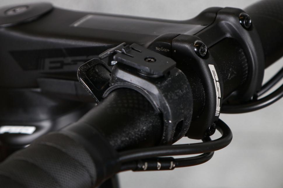 2022 Sigma Buster 400 front light - mount.jpg