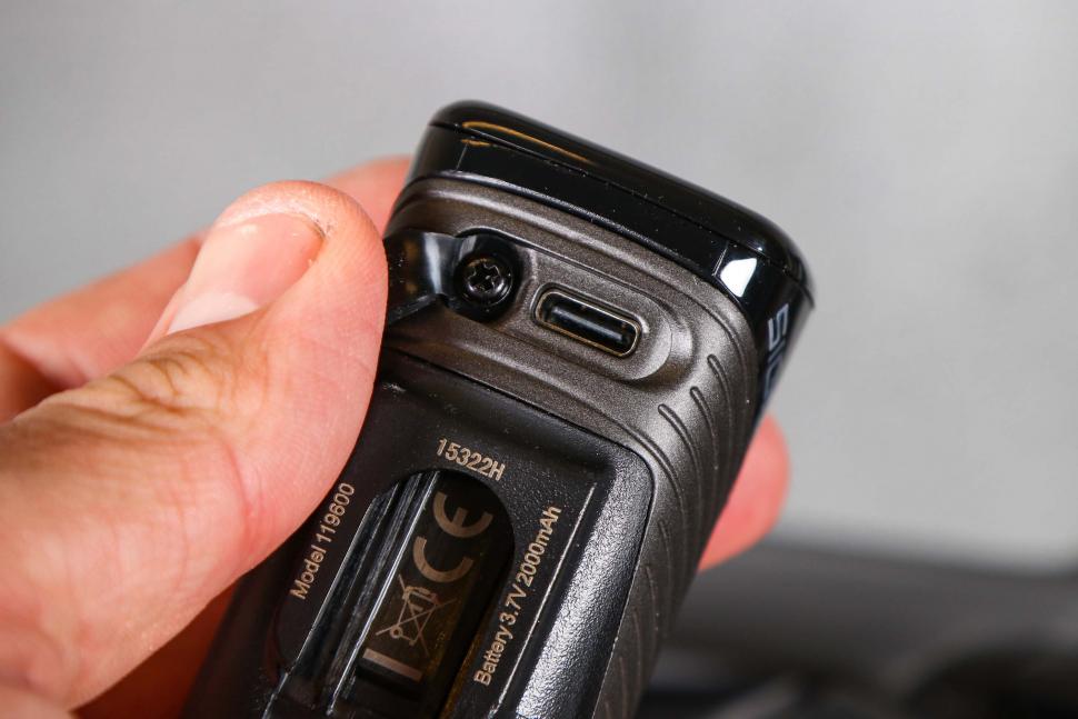 2022 Sigma Buster 400 front light - USB port.jpg