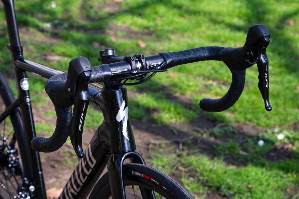 2022 Specialized Allez Sprint Comp - bars 1.jpg