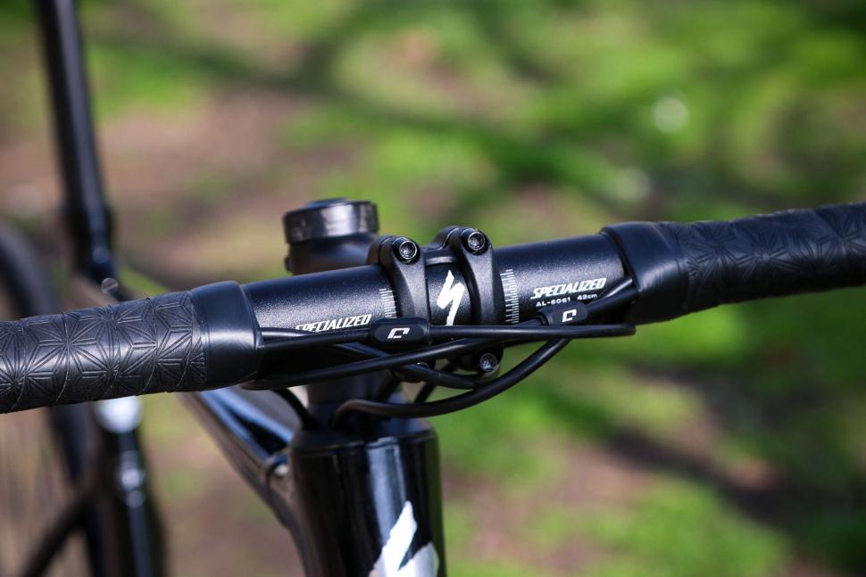2022 Specialized Allez Sprint Comp - bars 2.jpg