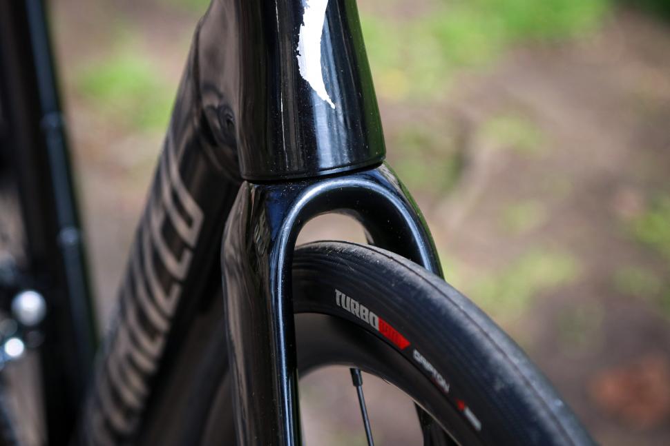 2022 Specialized Allez Sprint Comp - fork clearance.jpg