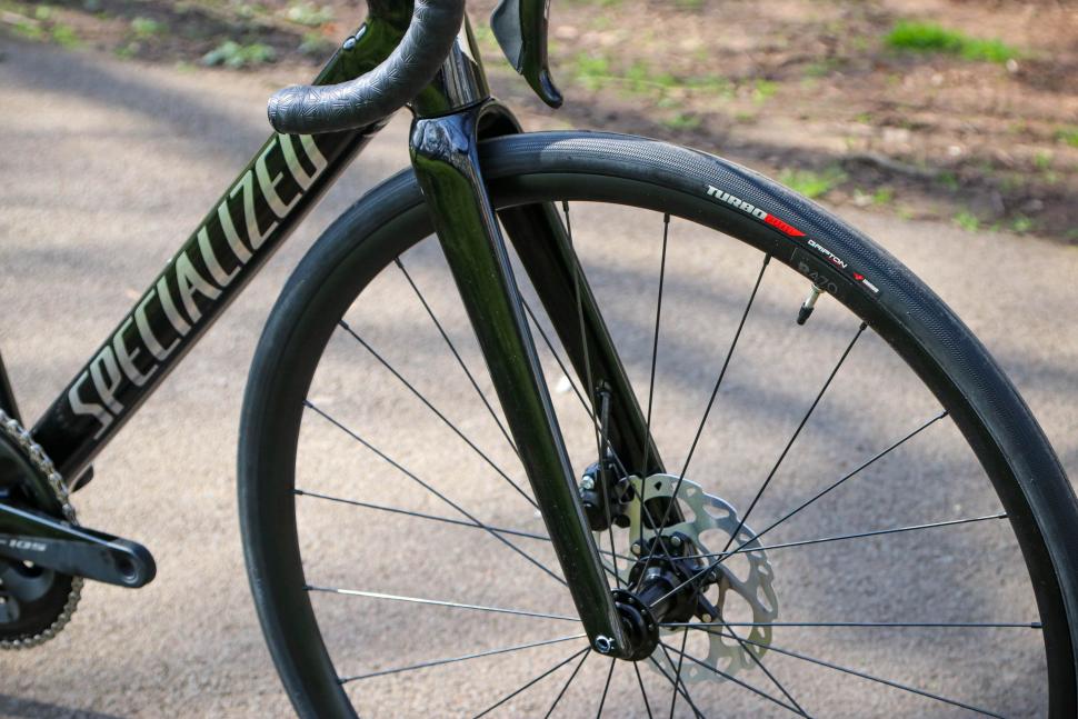 2022 Specialized Allez Sprint Comp - fork.jpg