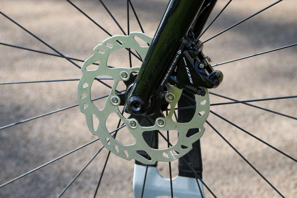 2022 Specialized Allez Sprint Comp - front disc brake.jpg