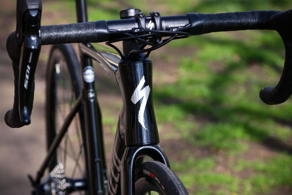 2022 Specialized Allez Sprint Comp - head tube badge.jpg