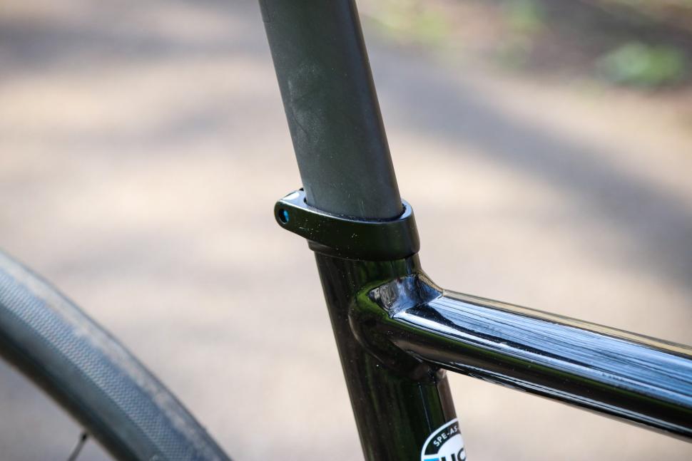 2022 Specialized Allez Sprint Comp - seat post collar.jpg