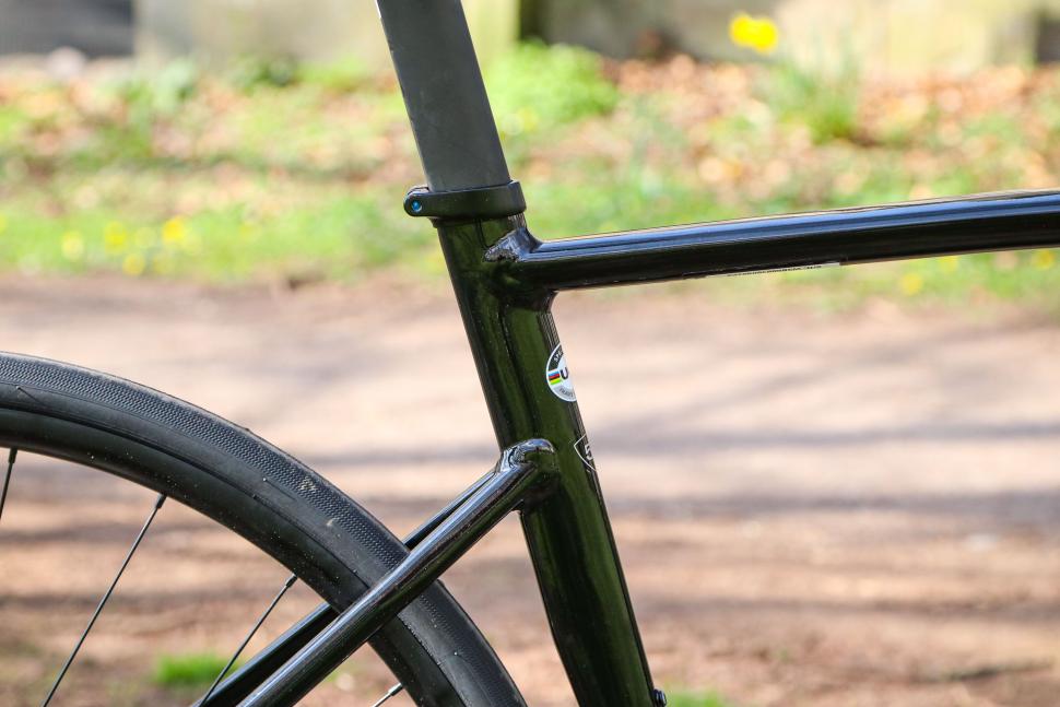 2022 Specialized Allez Sprint Comp - seat tube junction.jpg