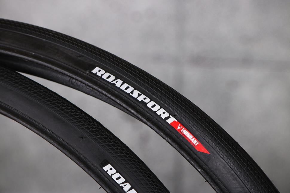 2022 Specialized Roadsport tyres 2.jpg