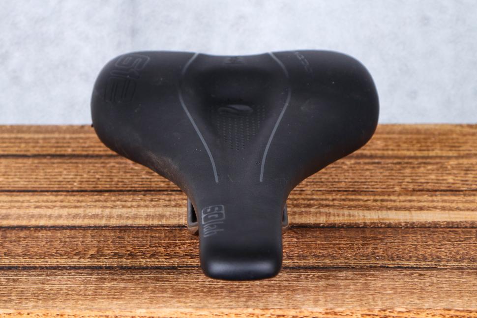 2022 SQlab 612 Ergowave Active 2.1 saddle - front.jpg