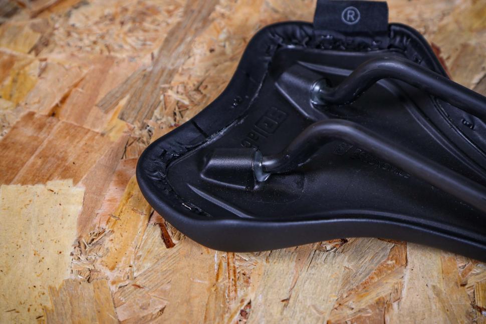 2022 SQlab 612 Ergowave R saddle - underside rear