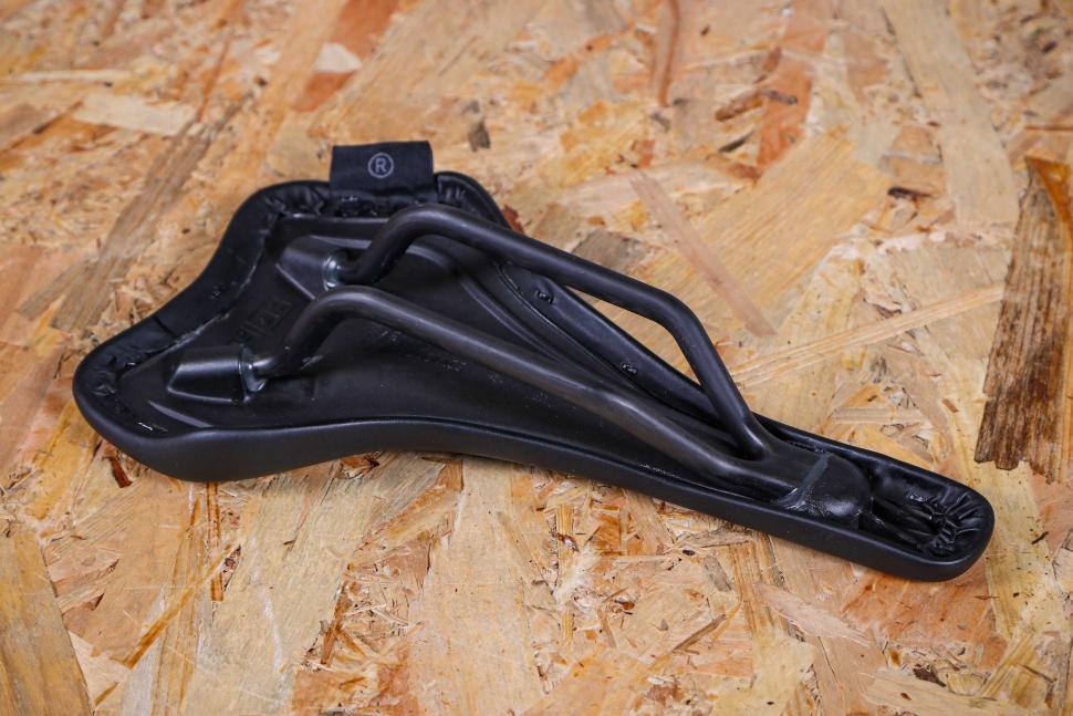 2022 SQlab 612 Ergowave R saddle - underside